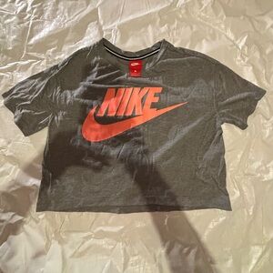 Nike Cropped T-Shirt Gray With Orange Logo Sized Small